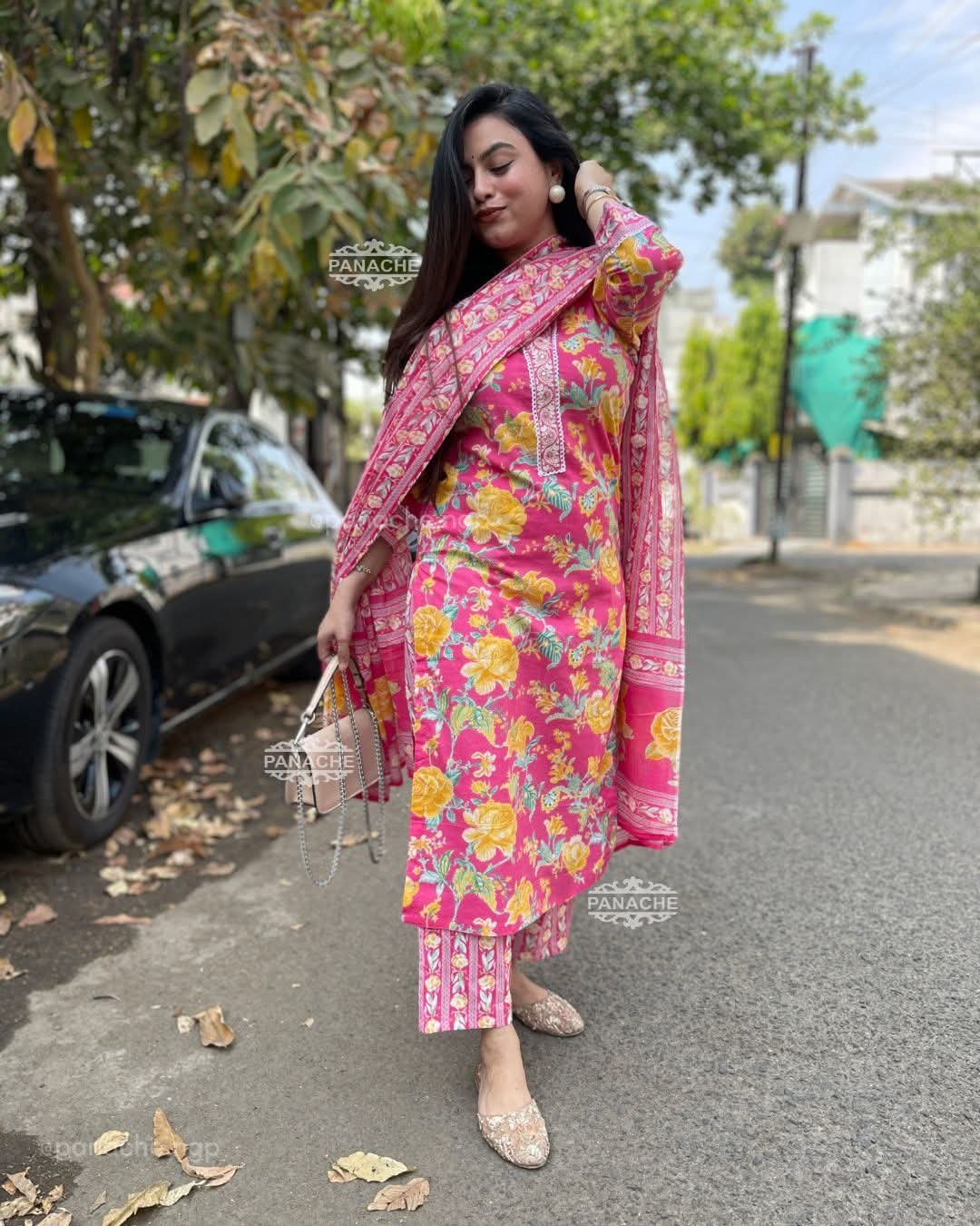 Print in print crosia detailed neckline & sleeves