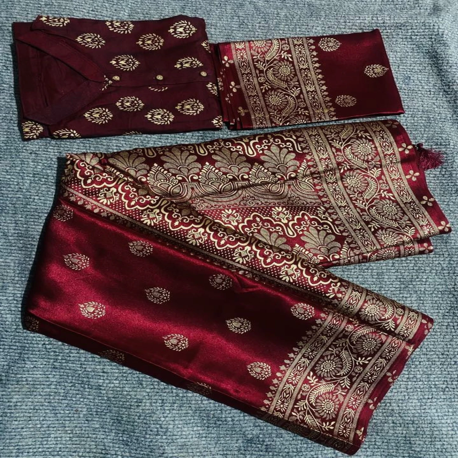 কাপল সেট – জাপানি সিল্ক শাড়ি ও ধুপিয়ান সিল্ক পাঞ্জাবি