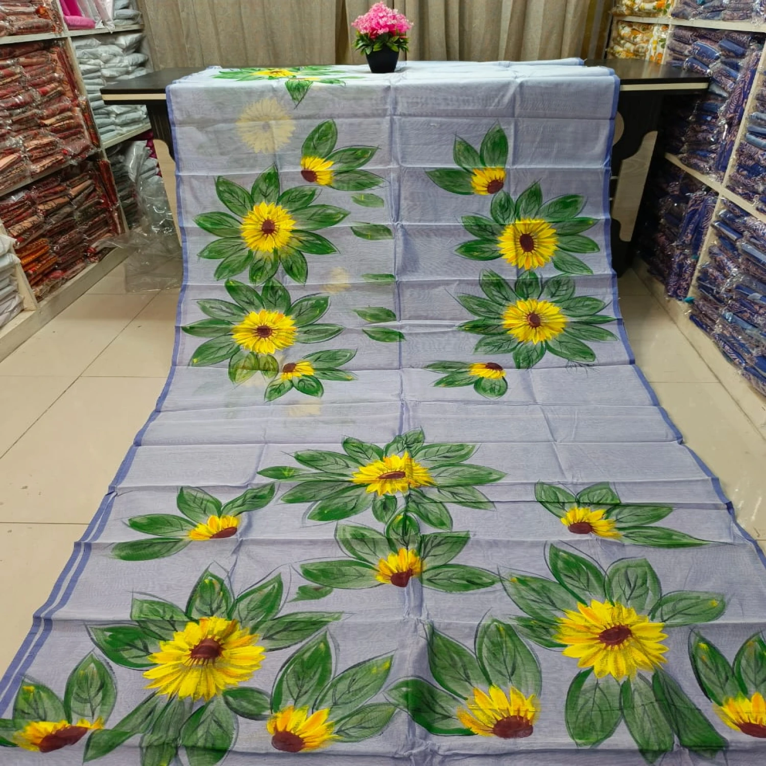 প্রিমিয়াম হাফসিল্ক শাড়ি