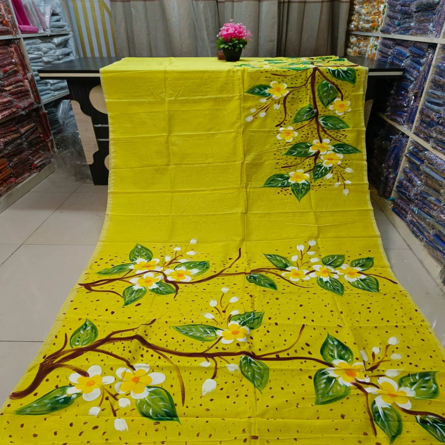 প্রিমিয়াম হাফসিল্ক শাড়ি