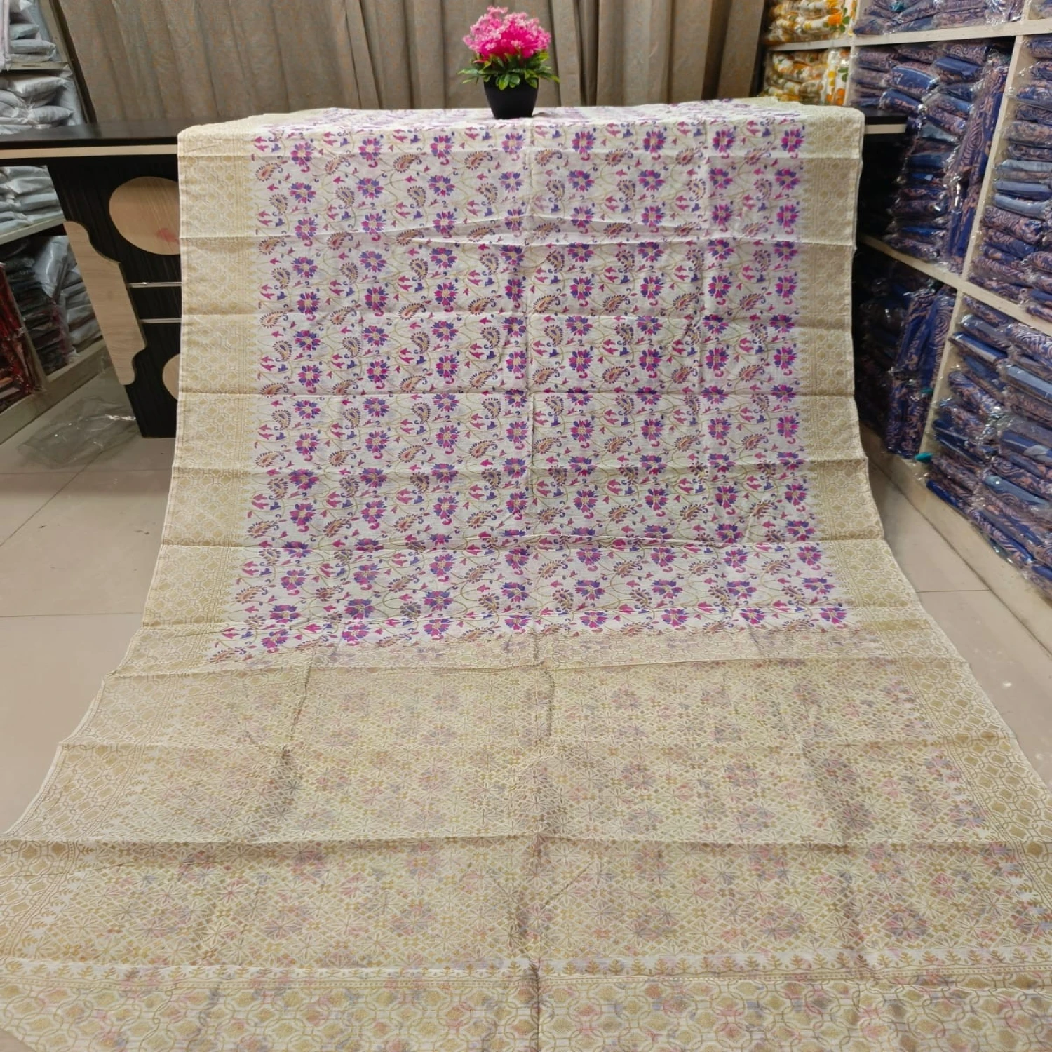 প্রিমিয়াম হাফ সিল্ক শাড়ি