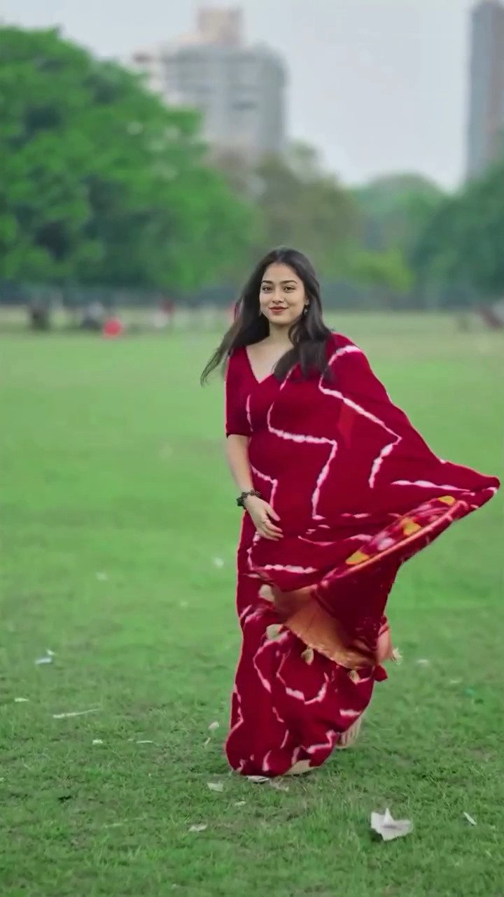 সফট সিল্কের মসৃণ স্পর্শ ও ডিজিটাল প্রিন্টের রঙিন ছোঁয়া